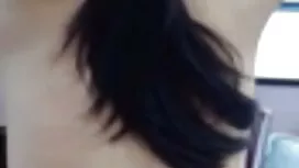 أعطى صديقه في الداخل ...