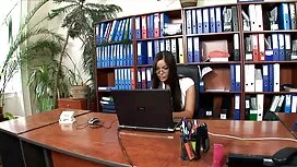 لقد ضربت صديقتها منت ...