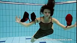 أخبرني كم أنا متحمسة ...